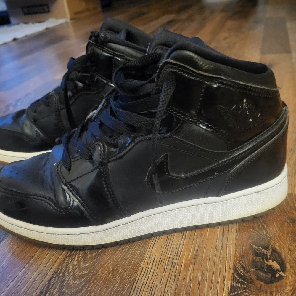 Gently used youth Jordans